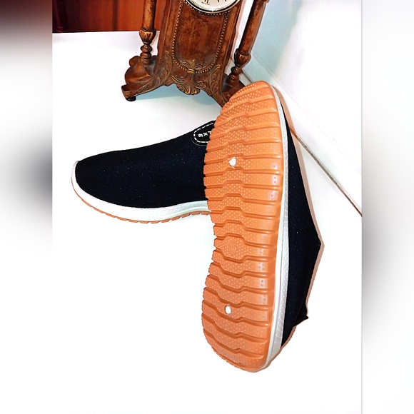 Unisex Solid Slip On Sneakers Comfy Non Slip Soft Sole Shoes for Men & Women - Picture 7 of 10